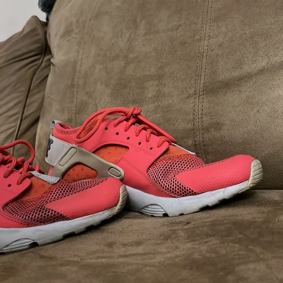 Nike women 5.5 worn 2 times - Picture 3 of 3